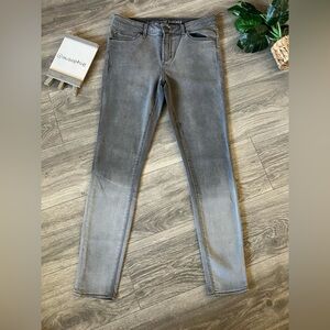 Articles of Society Sarah Skinny Baker Ankle Jeans in Grey Ombré. Size 29